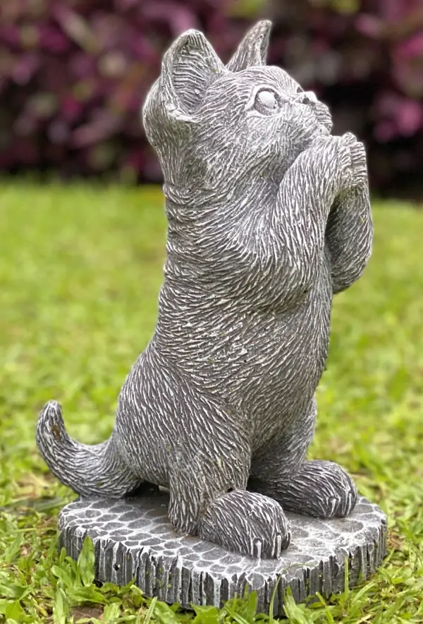  Product image 1 of the product “Sammy - Standing kitten on a pedestal, 25cm H | cast stone ”